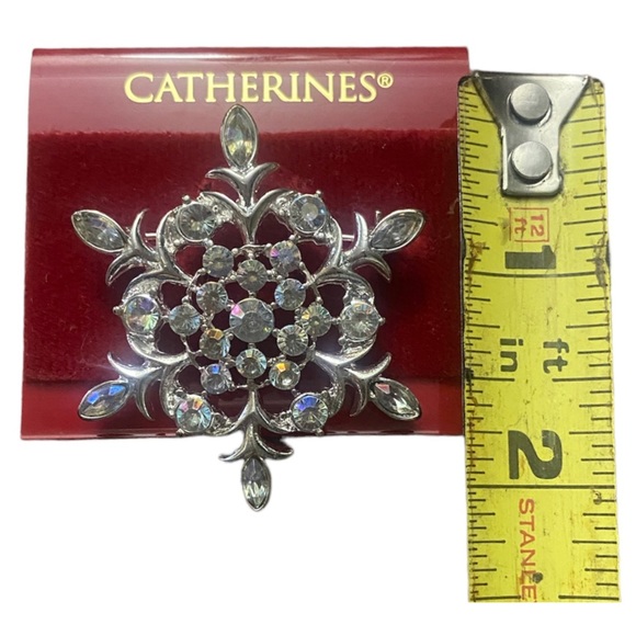 Lot of 3 Christmas Holiday Themed Costume Brooches (Snowman, Santa, Snowflake) - Picture 7 of 8